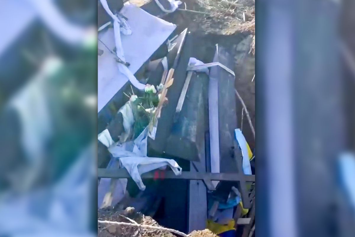 На деяких трунах були прапори