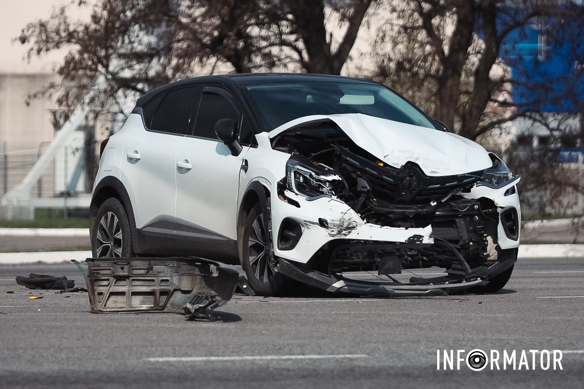 ДТП на виїзді з Дніпра BMW розірвало на шматки: навпроти «Метро» на виїзді із Дніпра сталася масштабна ДТП 14