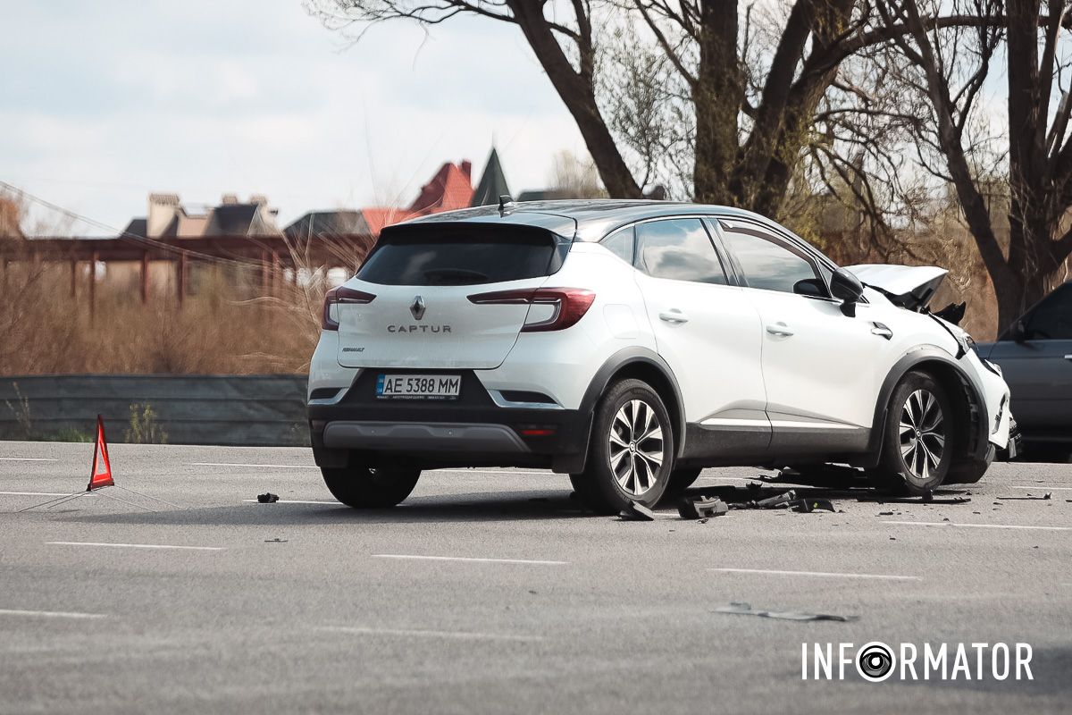 Будьте обережні на дорогах BMW розірвало на шматки: навпроти «Метро» на виїзді із Дніпра сталася масштабна ДТП 20