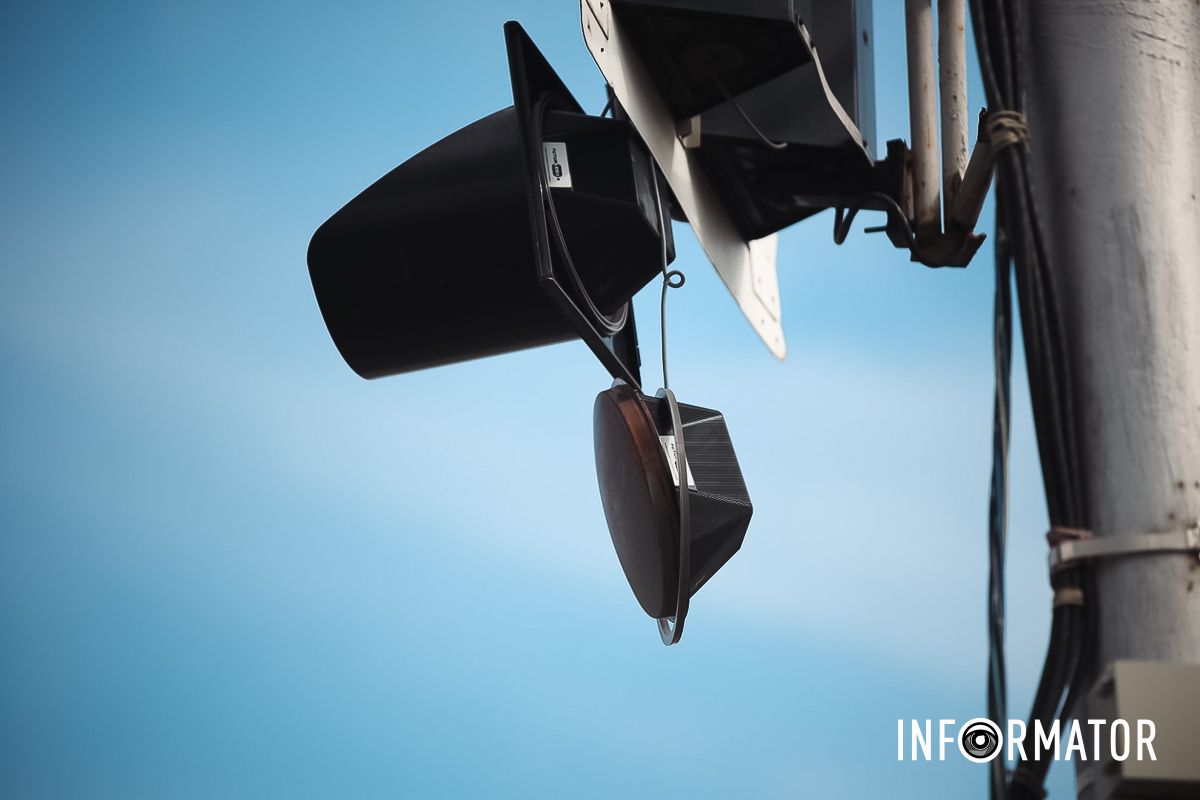 Частина світлофора BMW розірвало на шматки: навпроти «Метро» на виїзді із Дніпра сталася масштабна ДТП 26