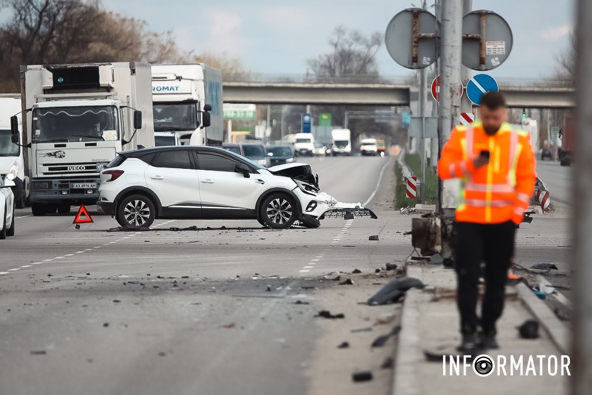 ДТП зранку 11 квітня BMW розірвало на шматки: навпроти «Метро» на виїзді із Дніпра сталася масштабна ДТП 22
