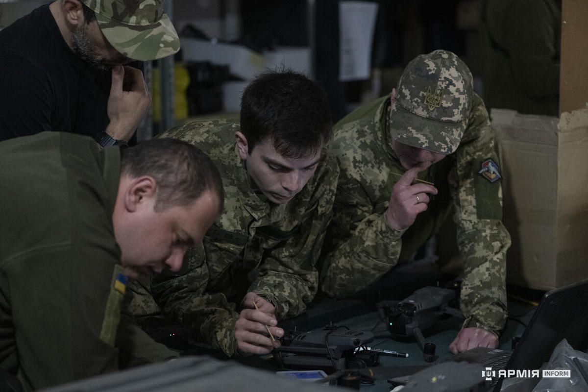«Храм святого Мавіка»: інженери 25-ї бригади готують дрони до бойових умов 2
