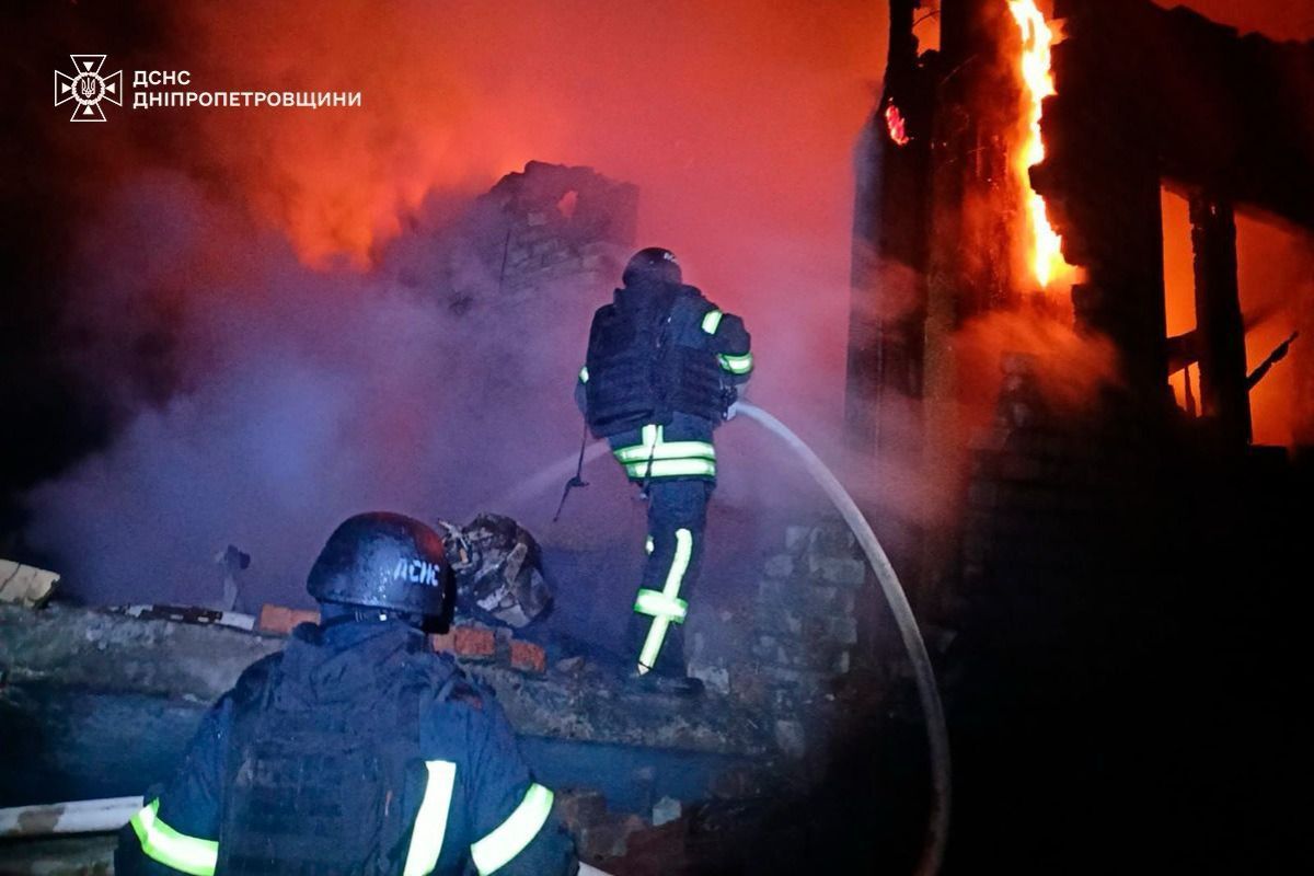 Пожежа, що виникла через ворожу атаку Пожежа, що виникла через ворожу атаку