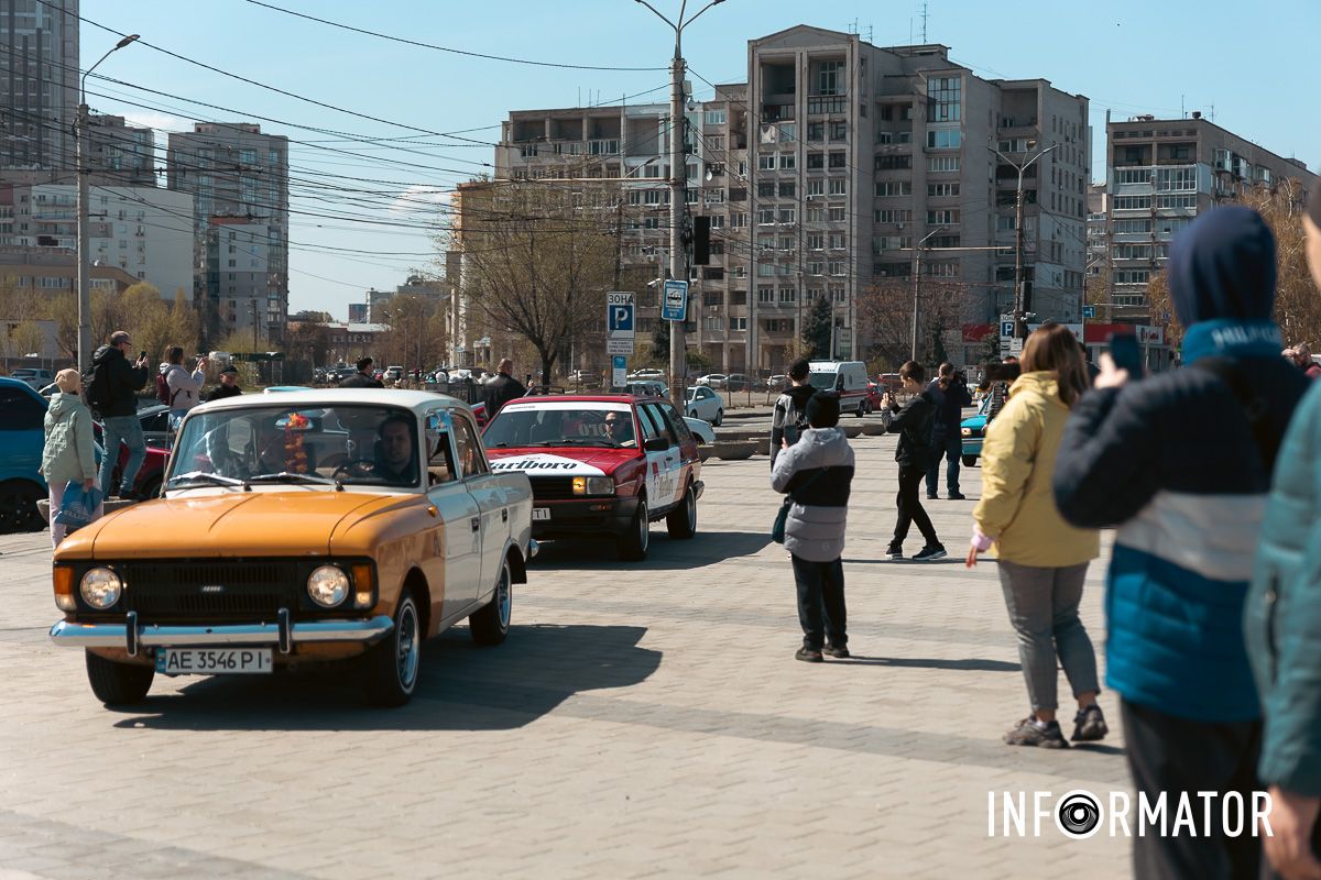 Всі знімають на телефон