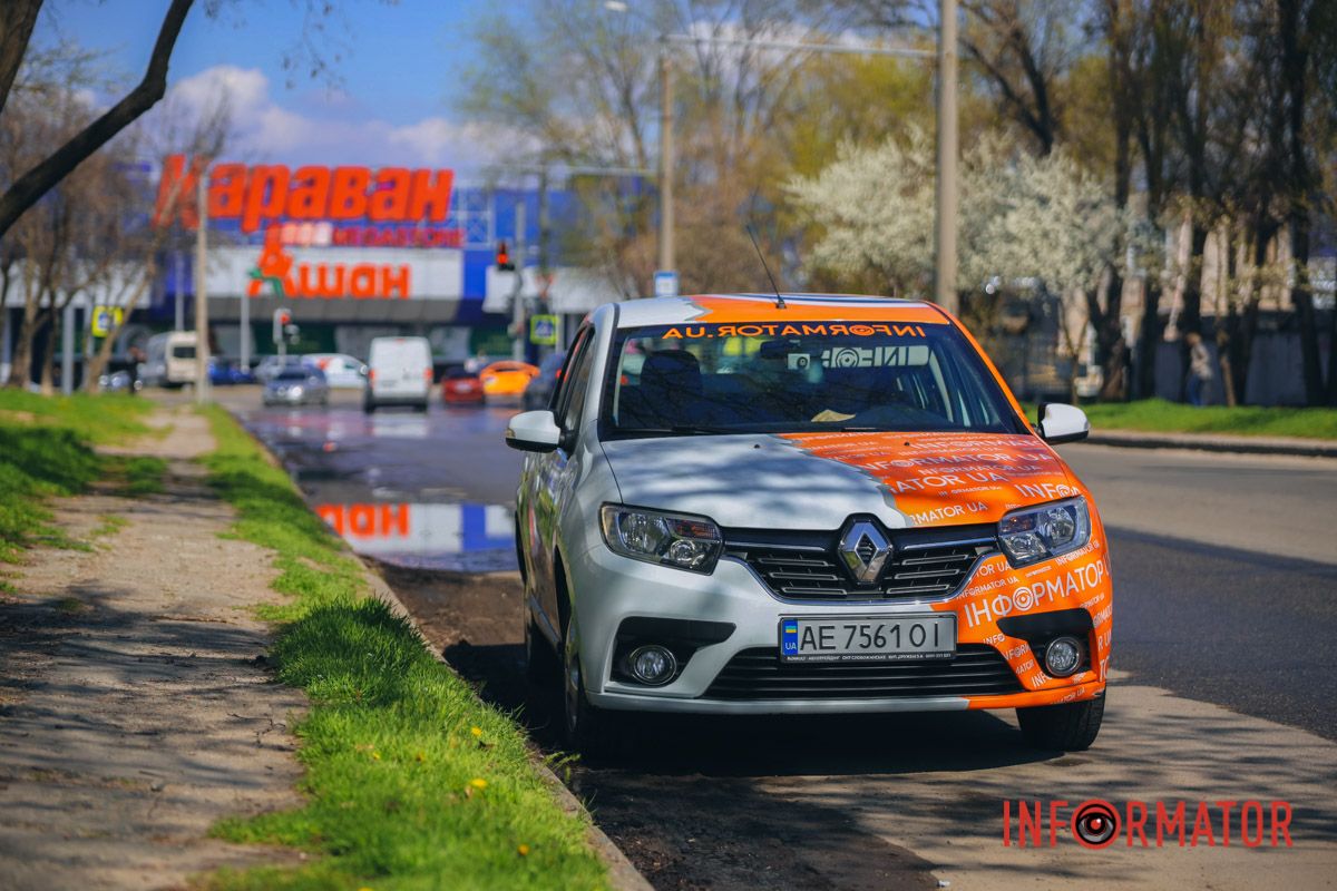 У Дніпрі біля ТРЦ «Караван» вулицю залило водою 11