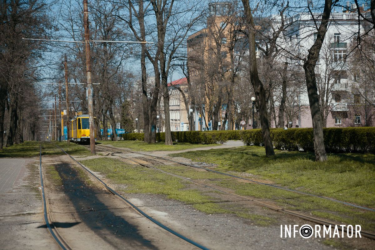 Трамвай №1 следует в направлении центра города Трамвай №1 следует в направлении центра города