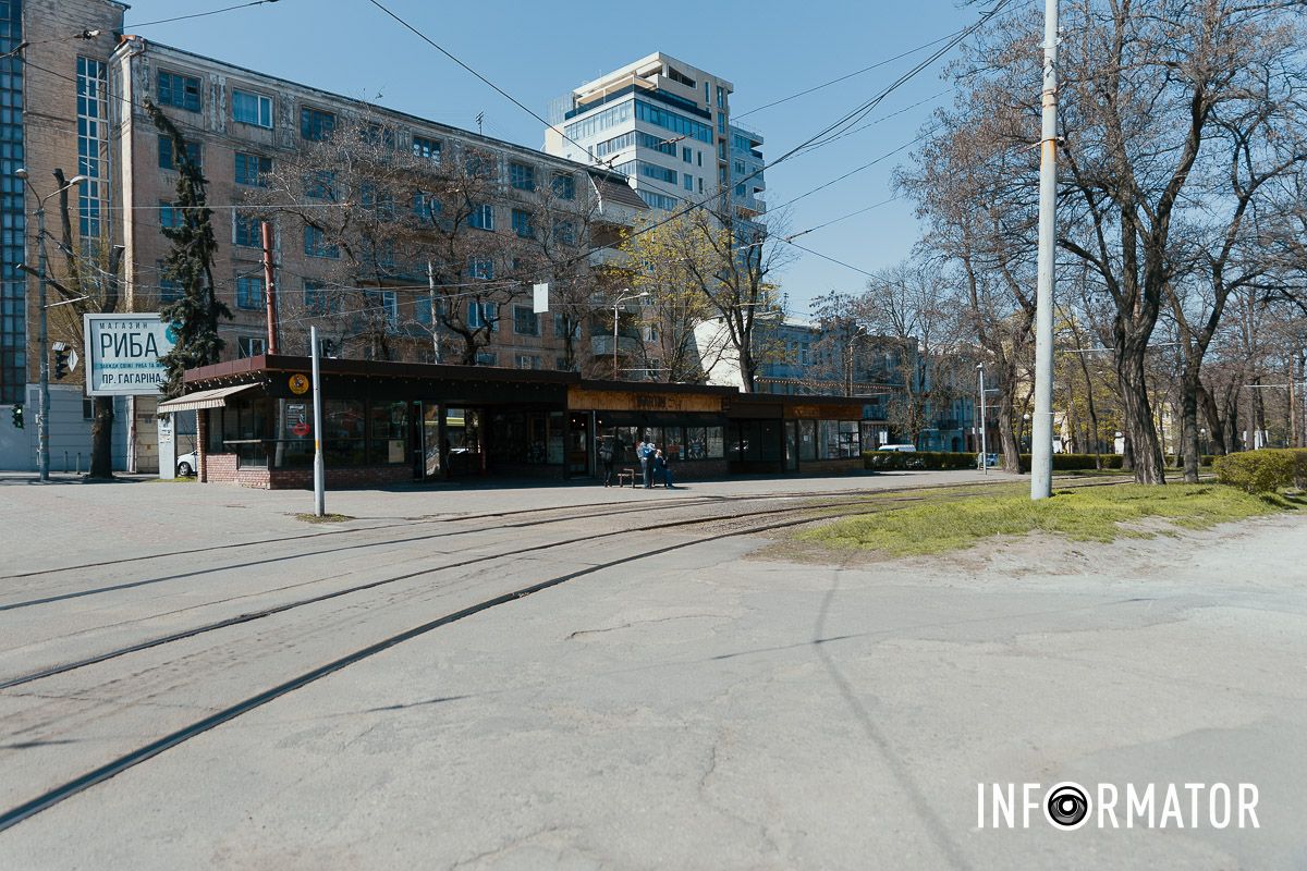 Трамвайная остановка на проспекте Дмитрия Яворницкого Трамвайная остановка на проспекте Дмитрия Яворницкого