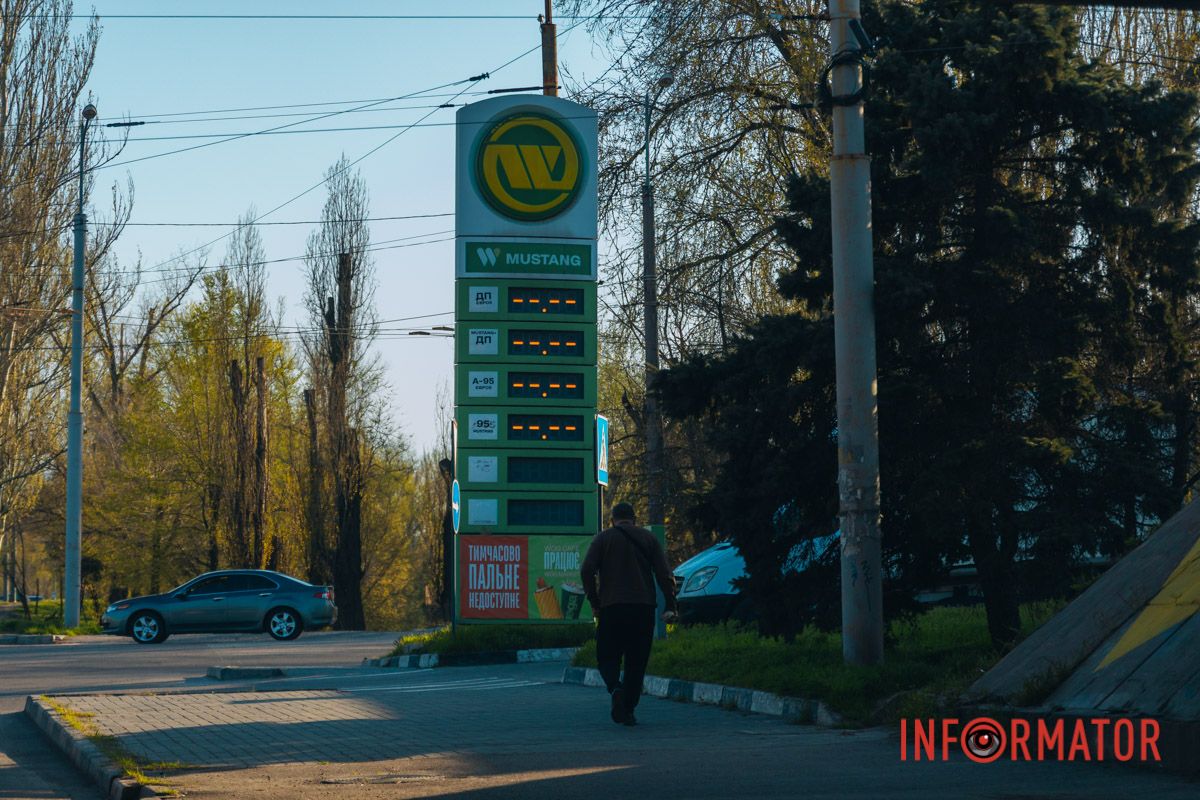 Без пального, але з хот-догами: на декількох заправках WOG у Дніпрі зникло пальне 5