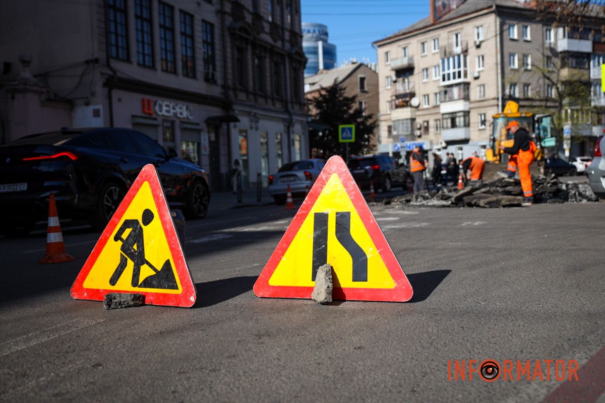 Встановлені дорожні знаки У Дніпрі на Харківській на місці провалля знову розпочалися дорожні роботи: рух вулицями дуже ускладнений 5