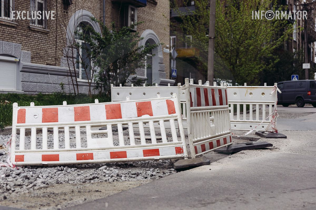 Забор держится из последних сил Забор держится из последних сил