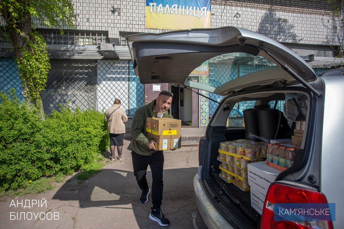 Смаколики — аби підбадьорити Захисників У Кам’янському передали авто командиру відділення безпілотних систем 3