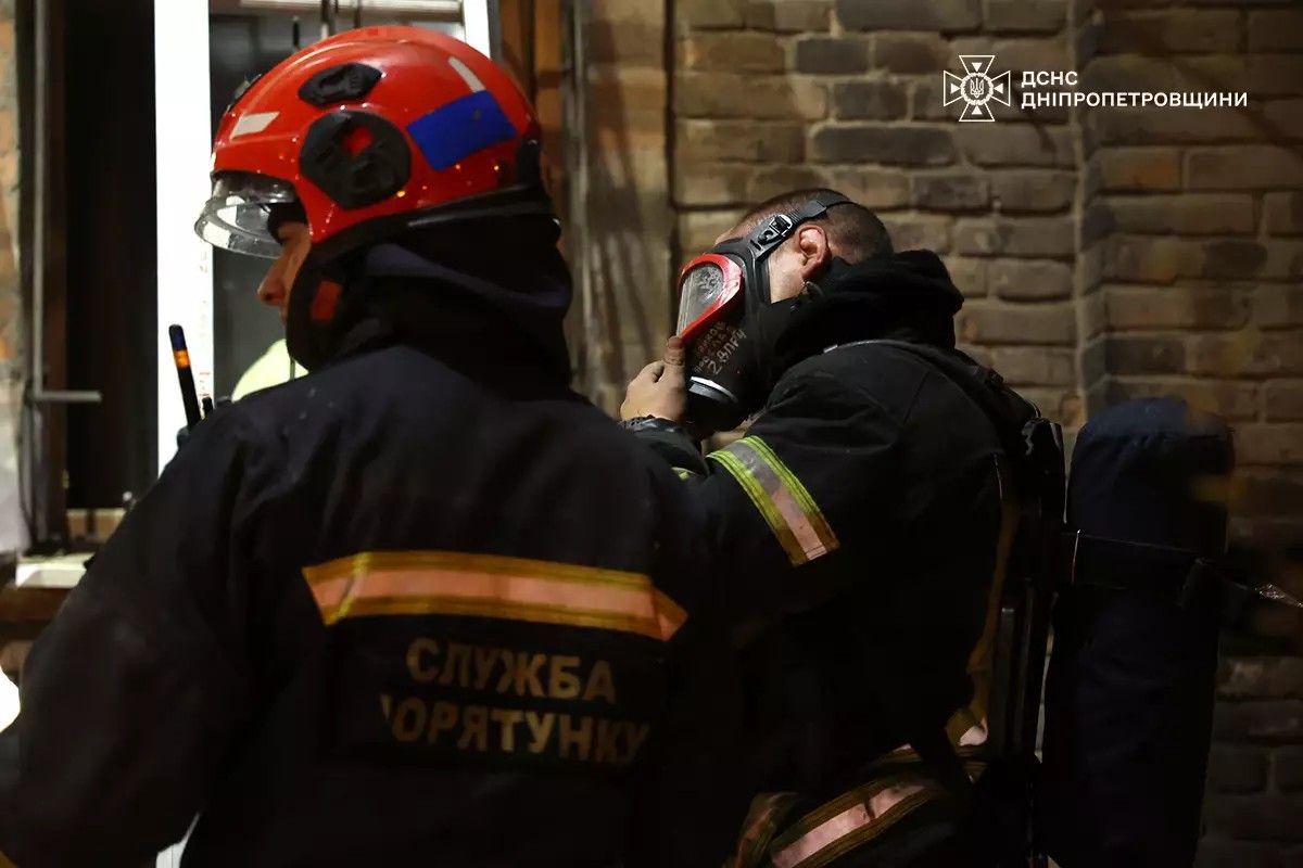 Масштабна пожежа на Виконкомівській у Дніпрі: рятувальники повідомили подробиці загоряння 2