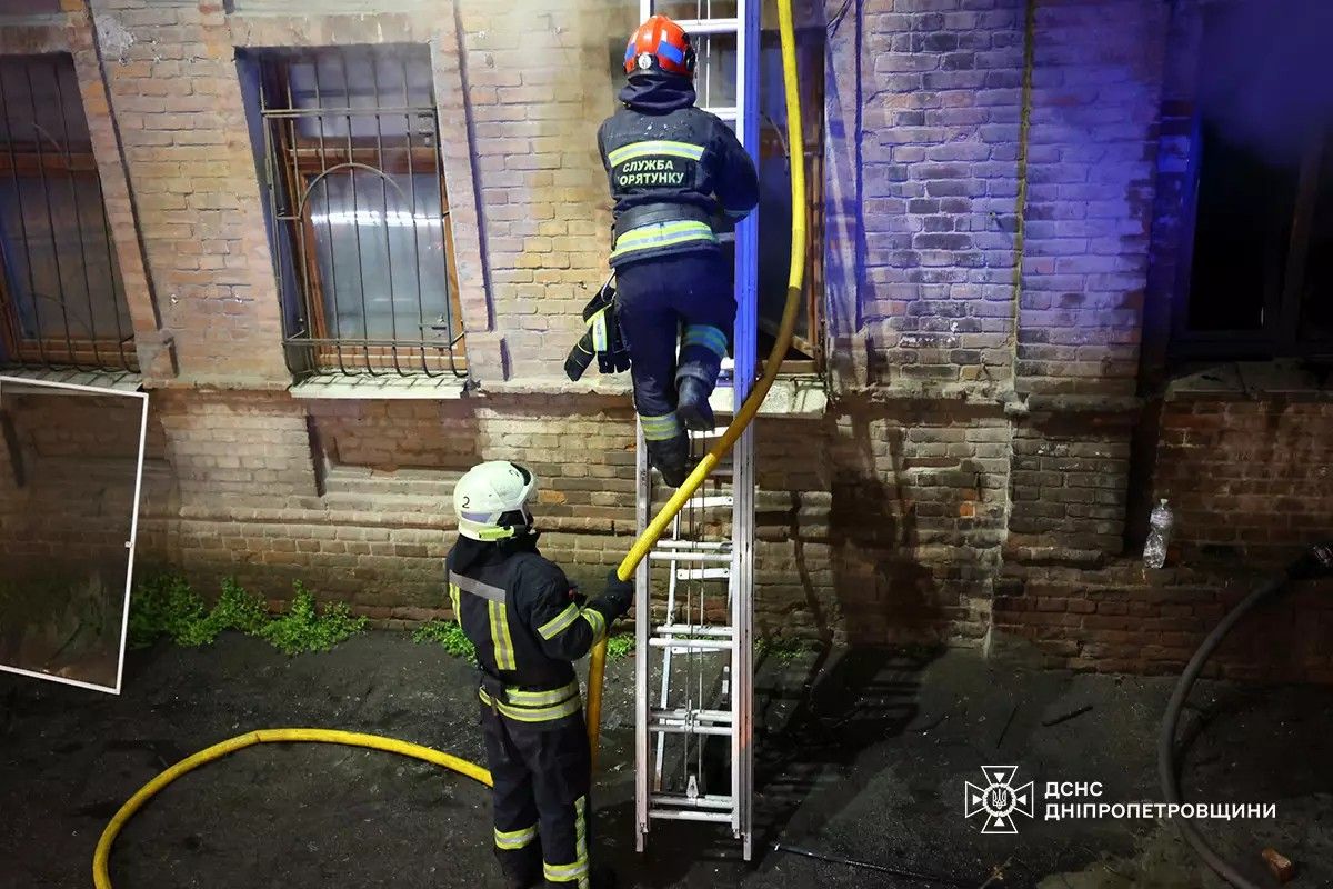 Масштабна пожежа на Виконкомівській у Дніпрі: рятувальники повідомили подробиці загоряння 6