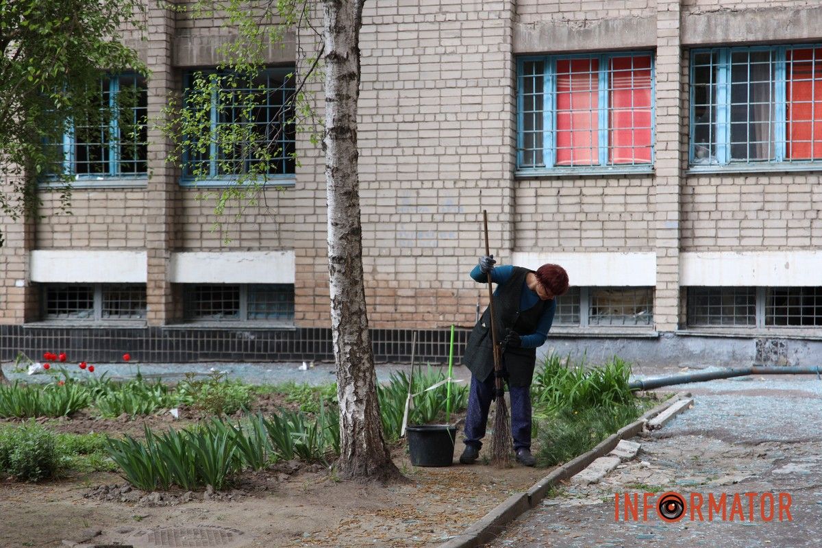 Згорілі автомобілі, понівечені будівлі та вибите скло: що відбувається на місцях «прильотів» у Дніпрі 17