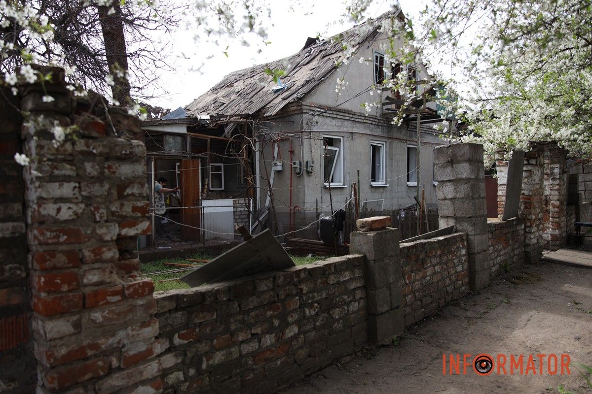 Згорілі автомобілі, понівечені будівлі та вибите скло: що відбувається на місцях «прильотів» у Дніпрі 19