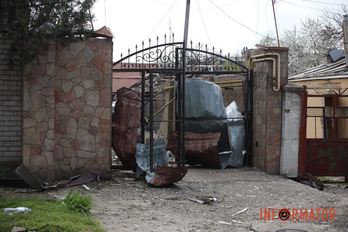 Згорілі автомобілі, понівечені будівлі та вибите скло: що відбувається на місцях «прильотів» у Дніпрі 20