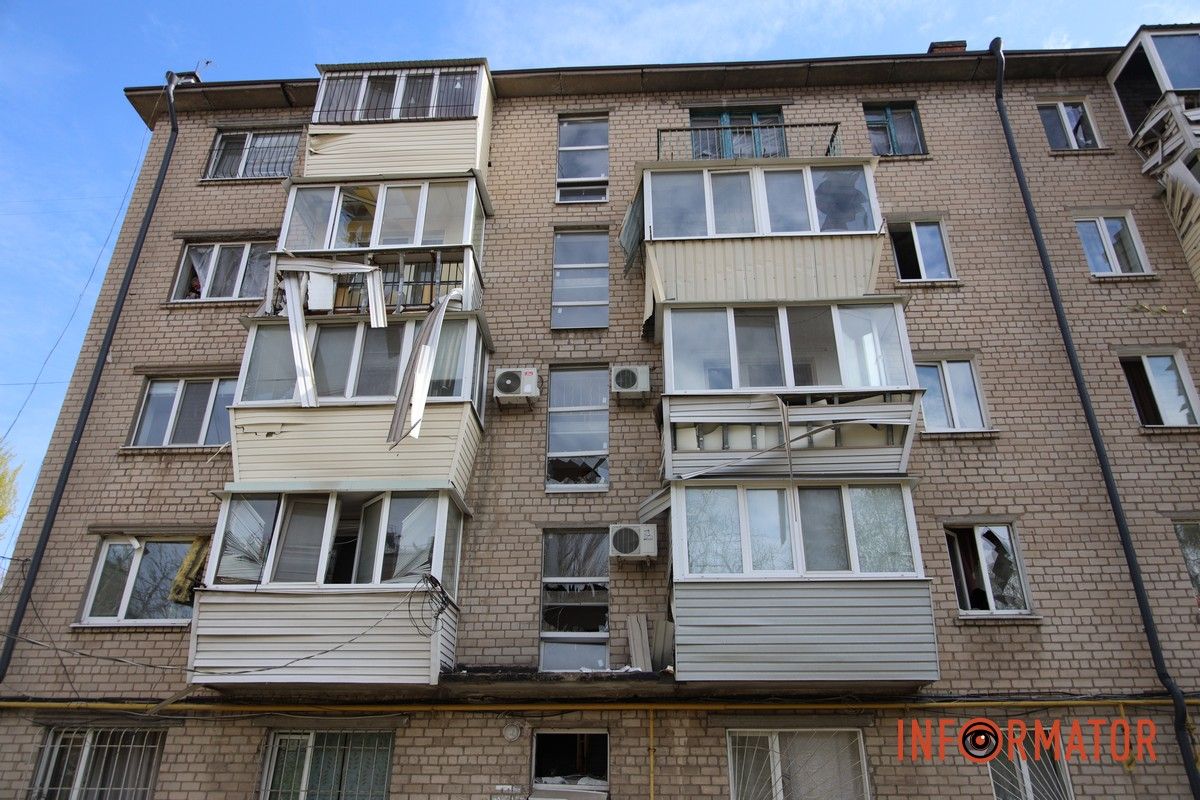 Згорілі автомобілі, понівечені будівлі та вибите скло: що відбувається на місцях «прильотів» у Дніпрі 21