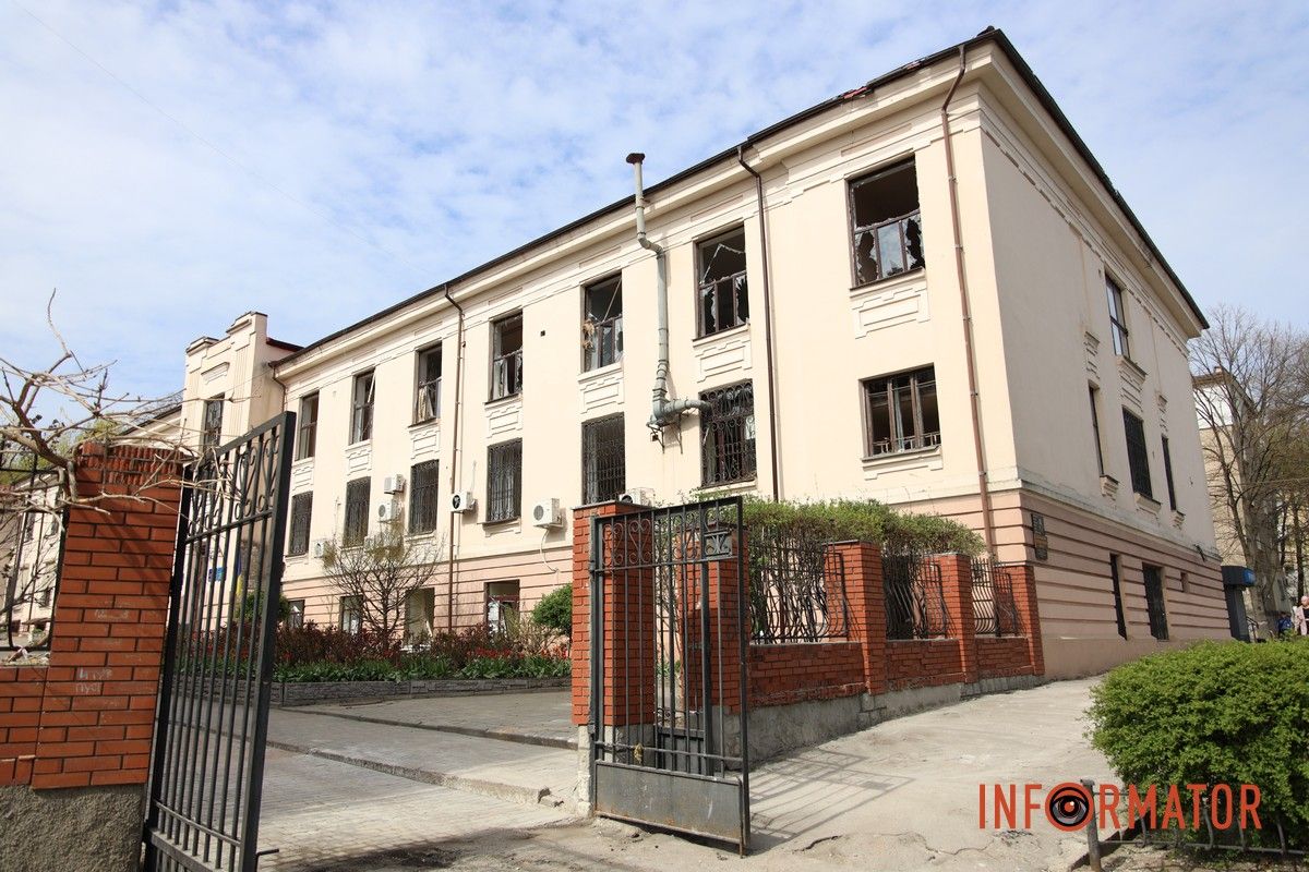 Згорілі автомобілі, понівечені будівлі та вибите скло: що відбувається на місцях «прильотів» у Дніпрі 23