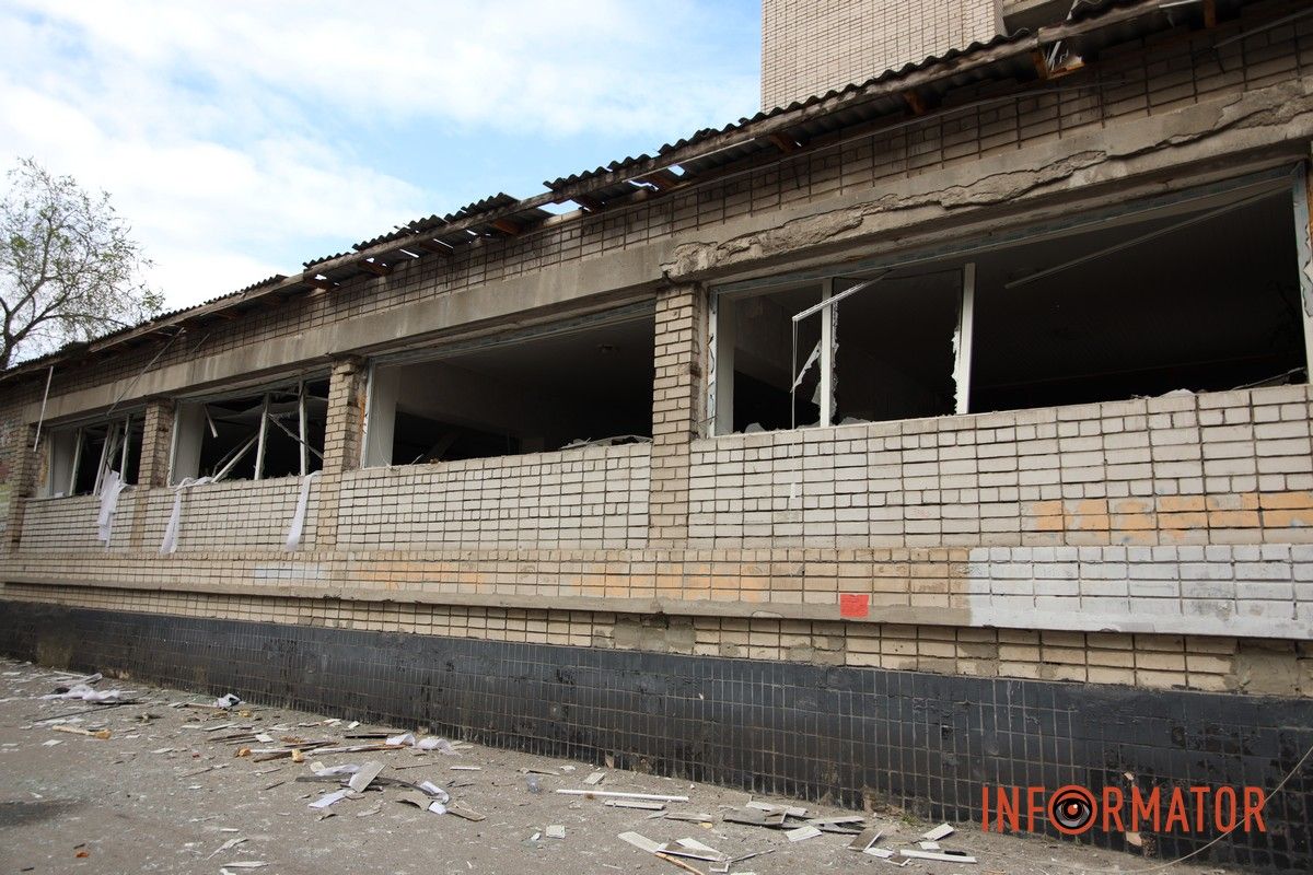 Згорілі автомобілі, понівечені будівлі та вибите скло: що відбувається на місцях «прильотів» у Дніпрі 36