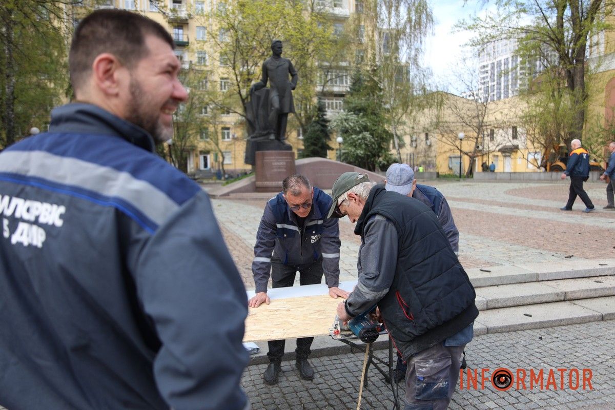 Згорілі автомобілі, понівечені будівлі та вибите скло: що відбувається на місцях «прильотів» у Дніпрі 33