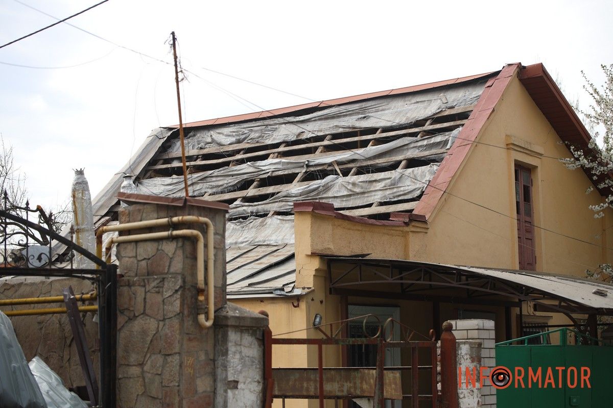 Згорілі автомобілі, понівечені будівлі та вибите скло: що відбувається на місцях «прильотів» у Дніпрі 45