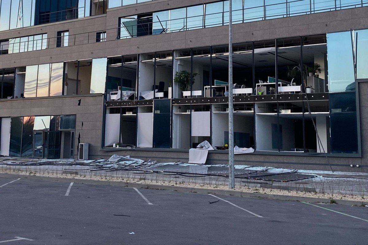 Побитий офіс у Дніпрі