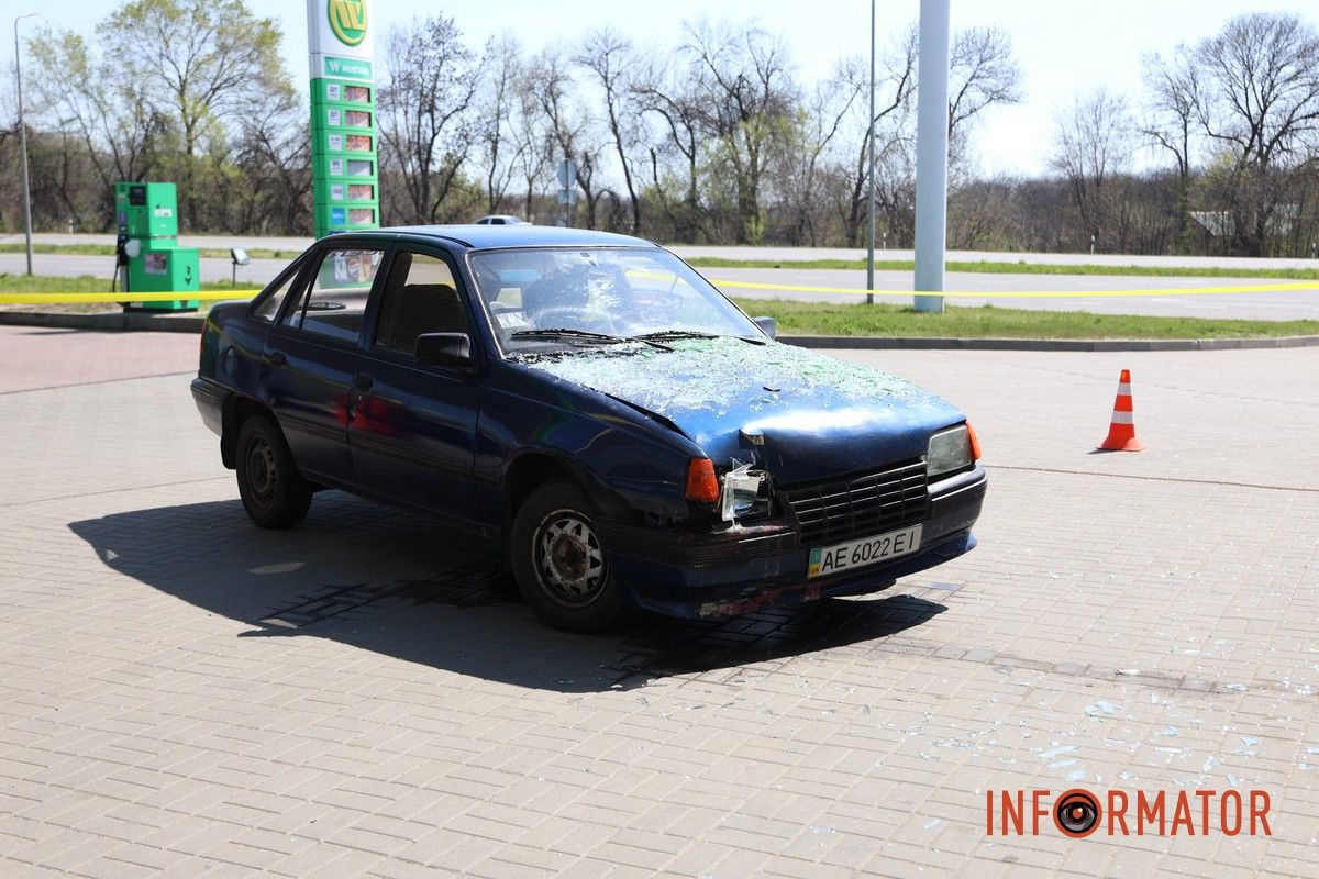 В результате ДТП разбилось стекло магазина В результате ДТП разбилось стекло магазина