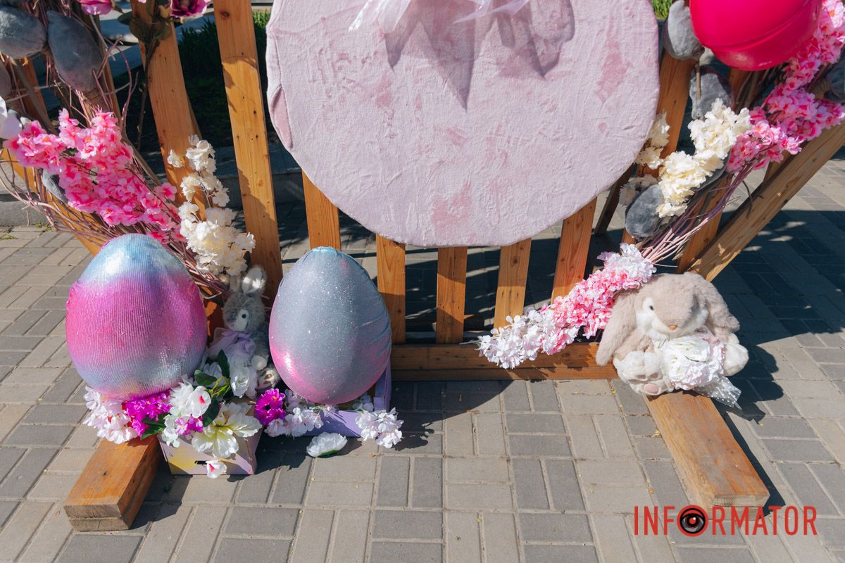 Кролики, цветы и ива