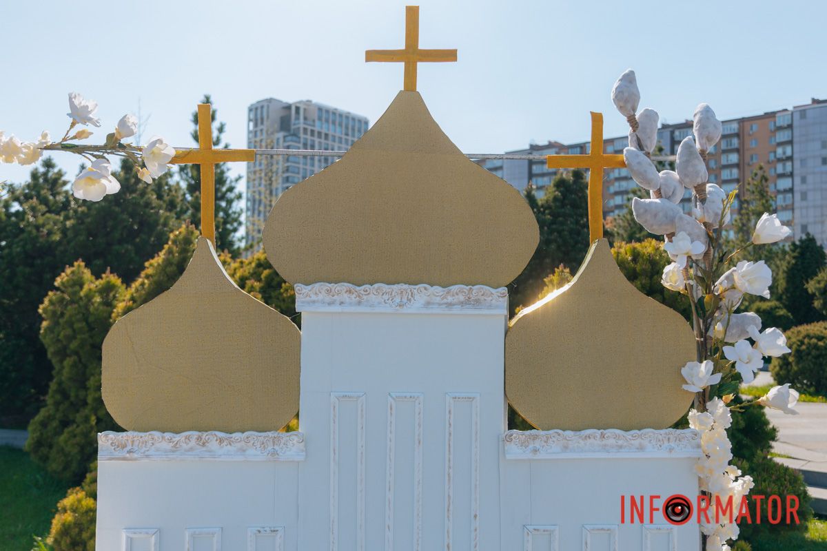 Церковь и ива