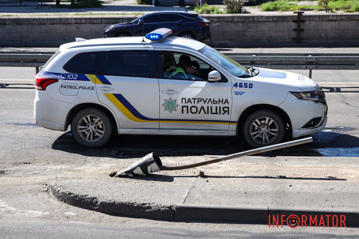 Предварительно, автомобиль двигался по проспекту Слобожанскому со стороны улицы Калиновой в направлении выезда из города Предварительно, автомобиль двигался по проспекту Слобожанскому со стороны улицы Калиновой в направлении выезда из города