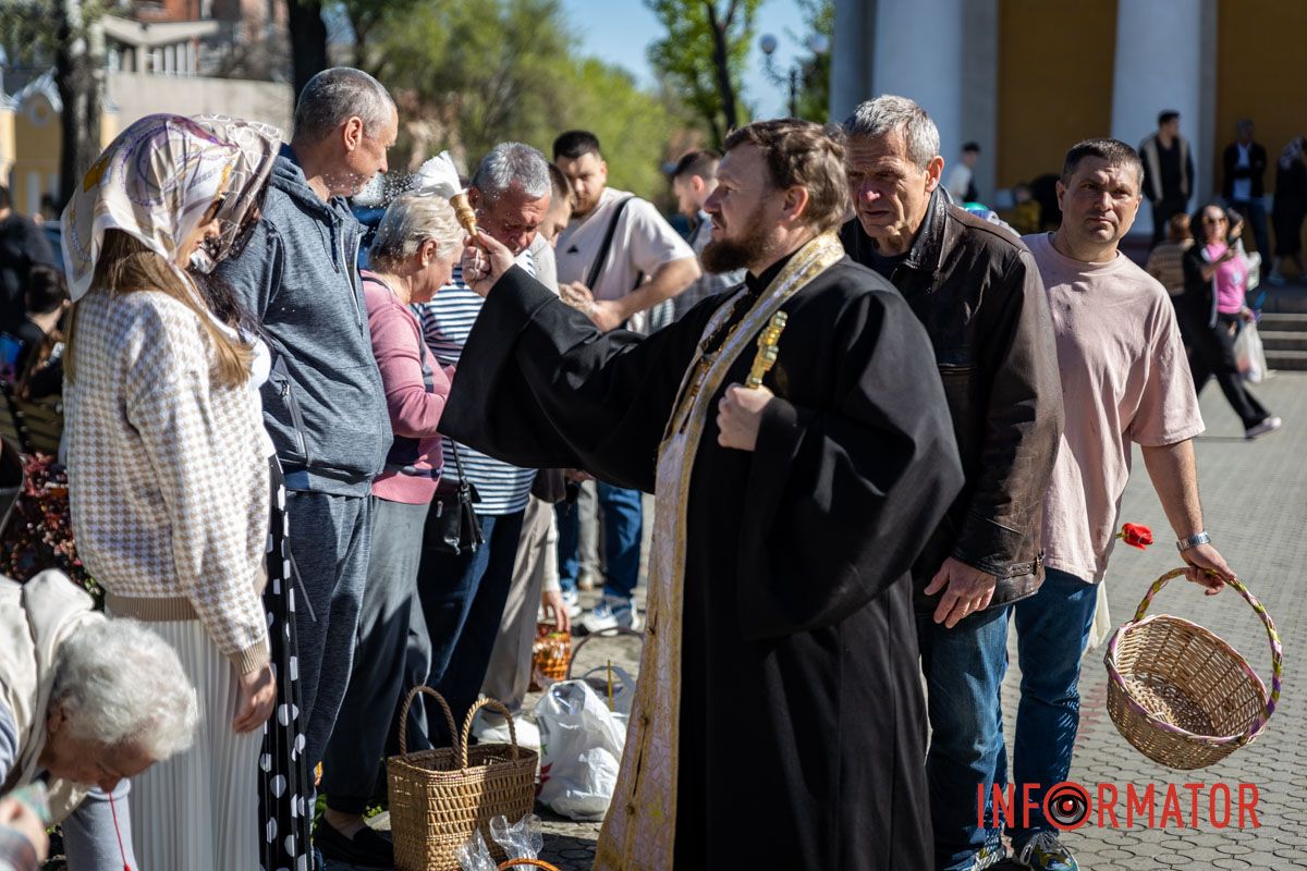 Святкові обряди попри війну: як Дніпро зустрічає Великдень 25