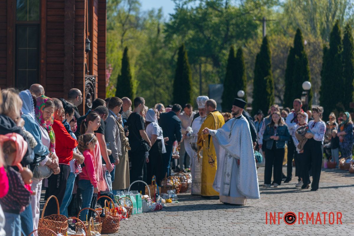 Святкові обряди попри війну: як Дніпро зустрічає Великдень 75