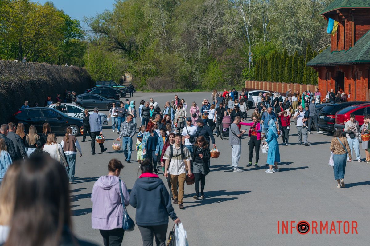 Святкові обряди попри війну: як Дніпро зустрічає Великдень 80