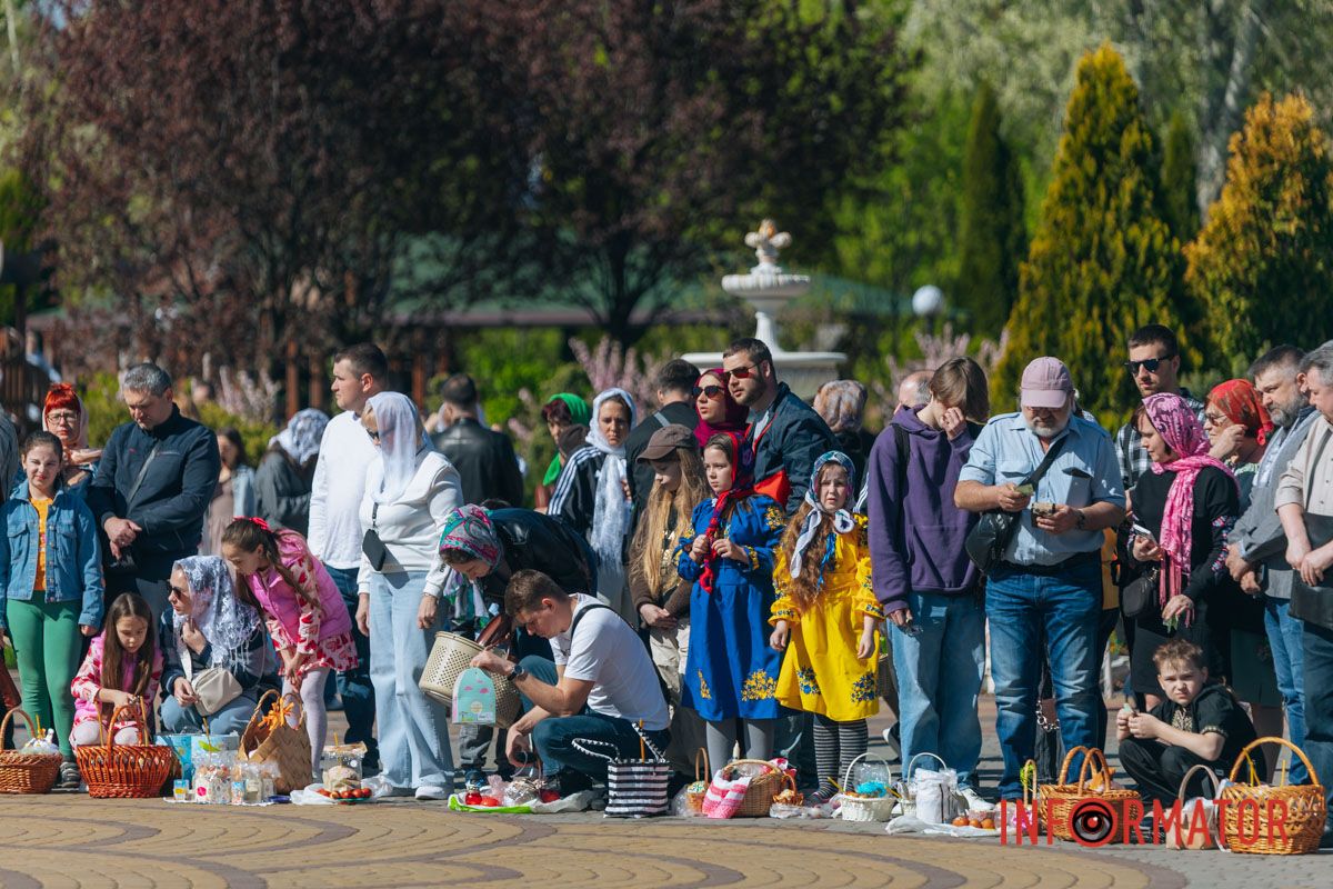 Святкові обряди попри війну: як Дніпро зустрічає Великдень 84