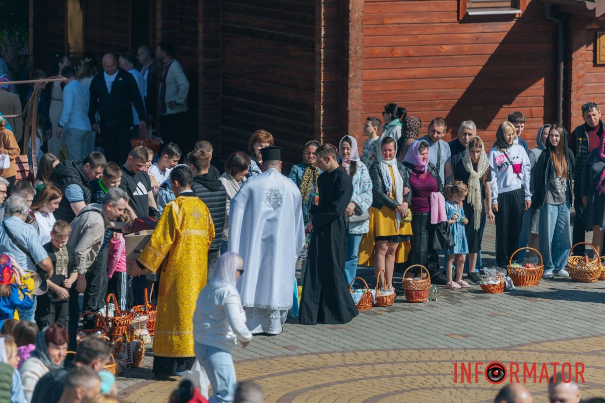 Святкові обряди попри війну: як Дніпро зустрічає Великдень 85