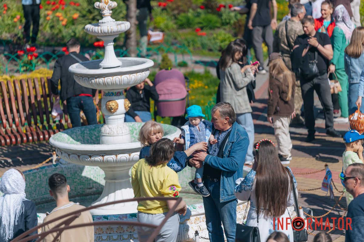 Святкові обряди попри війну: як Дніпро зустрічає Великдень 86