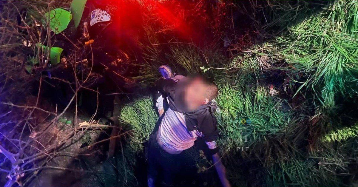 Недалеко от села Тихий Став Криворожского района произошла смертельная авария Недалеко от села Тихий Став Криворожского района произошла смертельная авария