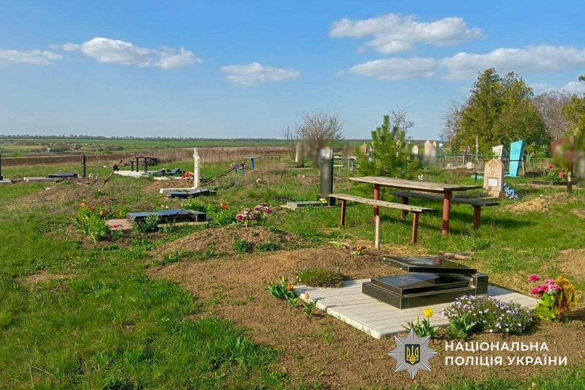 она сломала десятки крестов и памятников