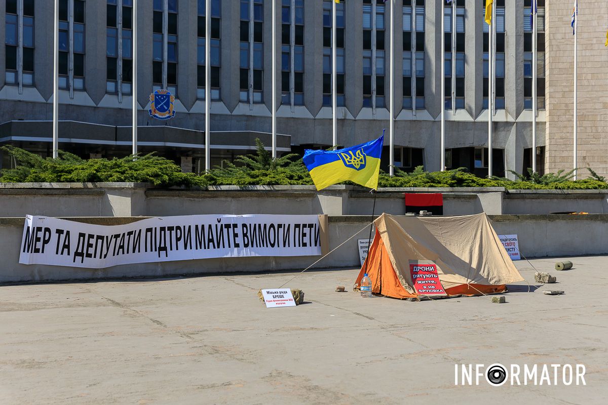 Станом на 11:00 біля наметів їх немає