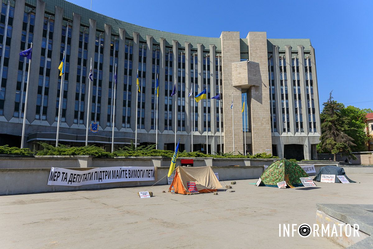 На місці акції збирається від 30 до 50 людей