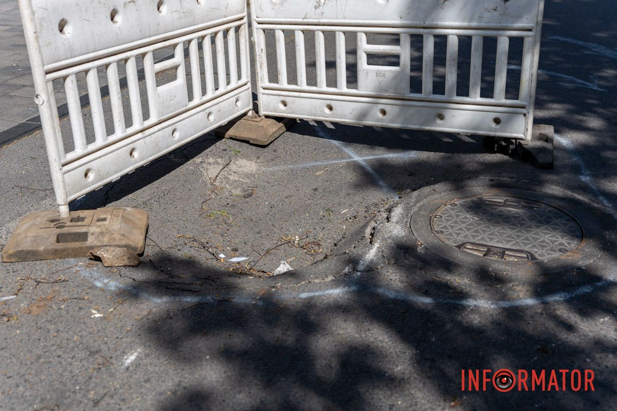 Пропасть занимает одну полосу движения Пропасть занимает одну полосу движения