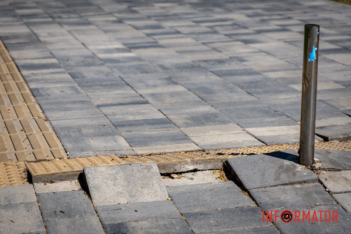 С коляской там будет сложно проехать С коляской там будет сложно проехать