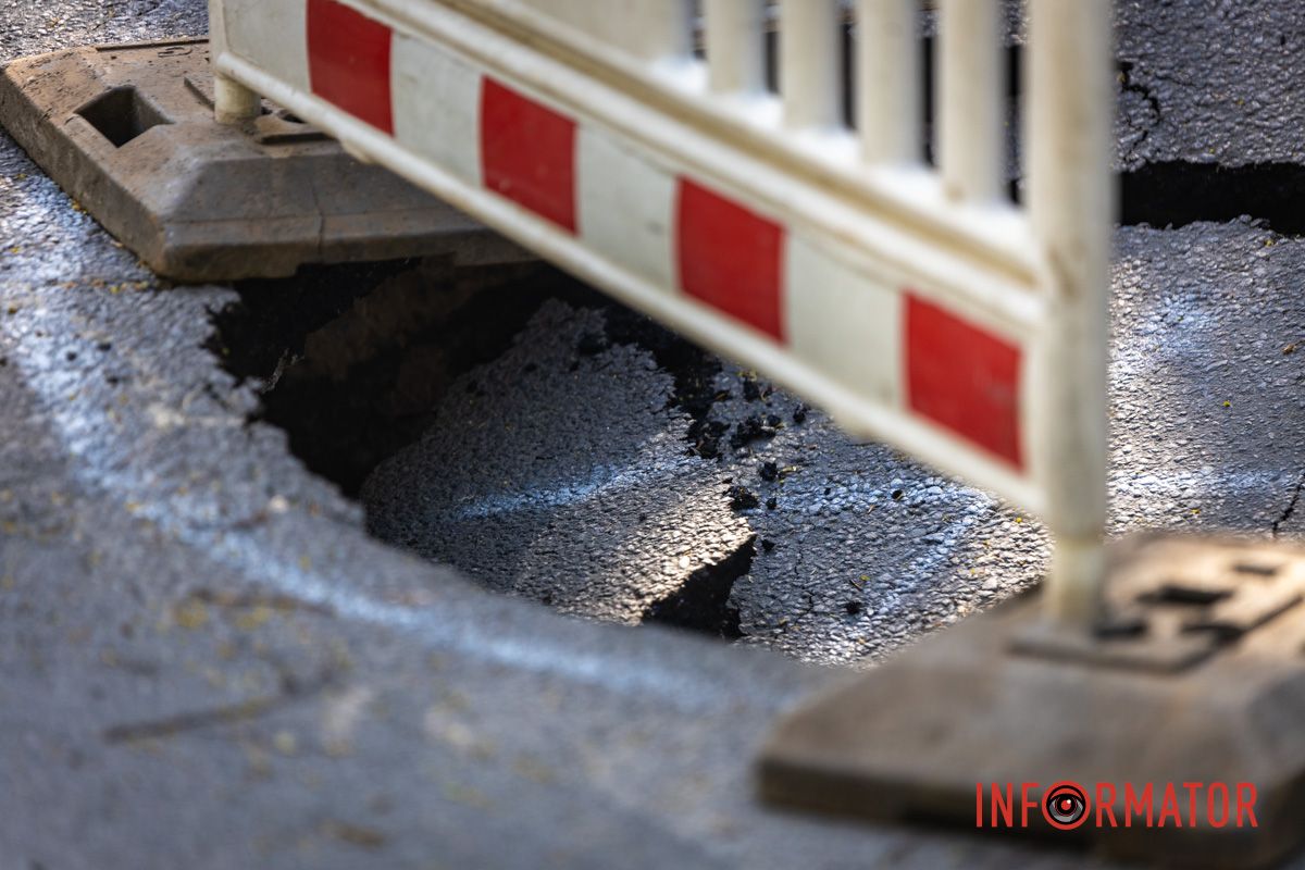 За ночь ситуация усложнилась: на Вернадского возле клиники «Гелиос» в Днепре провалился асфальт 2