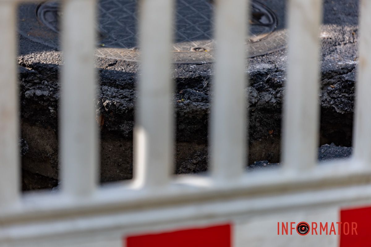 За ночь ситуация усложнилась: на Вернадского возле клиники «Гелиос» в Днепре провалился асфальт 3