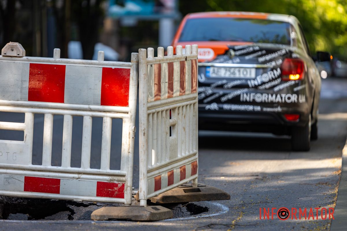 За ночь ситуация усложнилась: на Вернадского возле клиники «Гелиос» в Днепре провалился асфальт 6