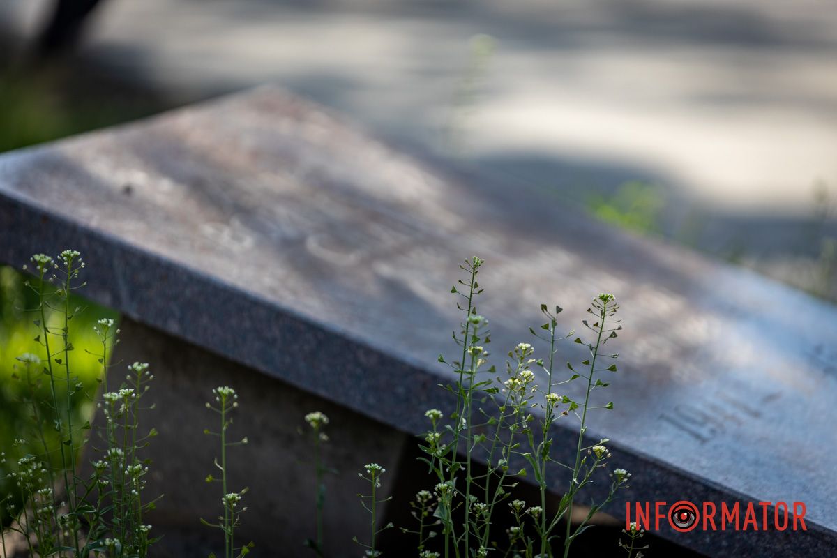 В то время как вся страна активно меняет советское наследие, в Днепре осталась эта мемориальная доска.