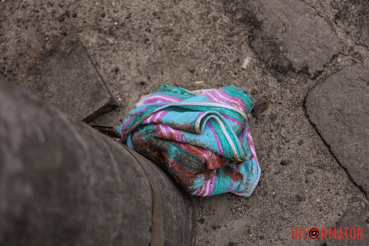 У Дніпрі на проспекті Поля жінка переходила дорогу на «червоний» та потрапила під колеса вантажівки 4