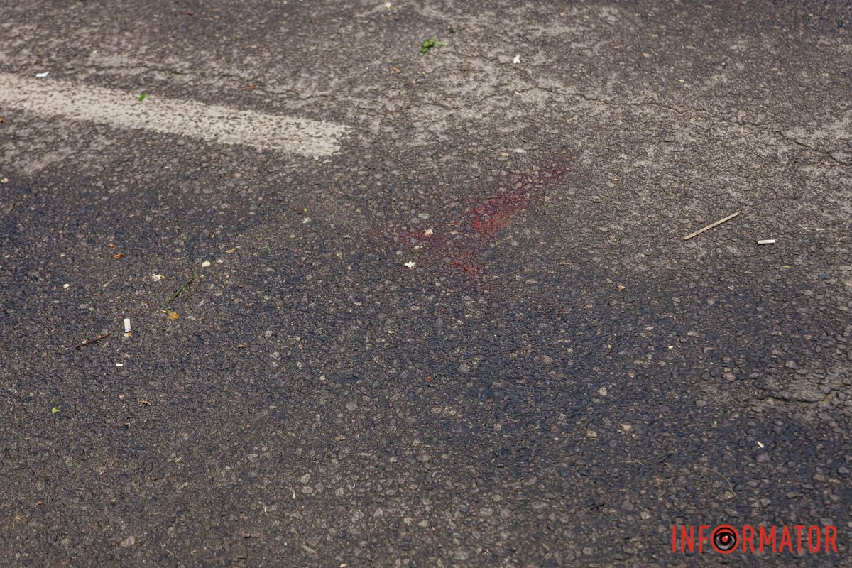 У Дніпрі на проспекті Поля жінка переходила дорогу на «червоний» та потрапила під колеса вантажівки 3