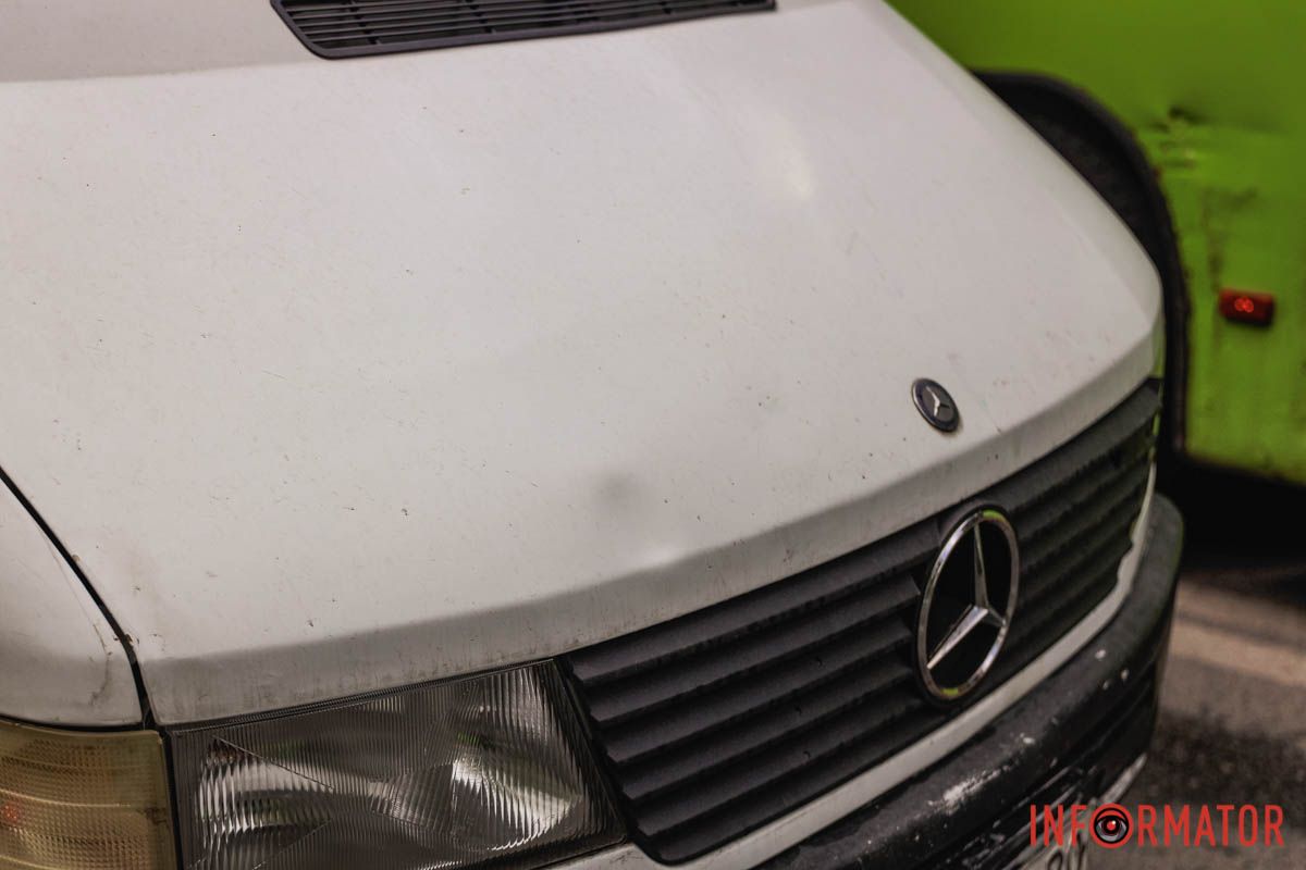 У Дніпрі на проспекті Поля жінка переходила дорогу на «червоний» та потрапила під колеса вантажівки 11