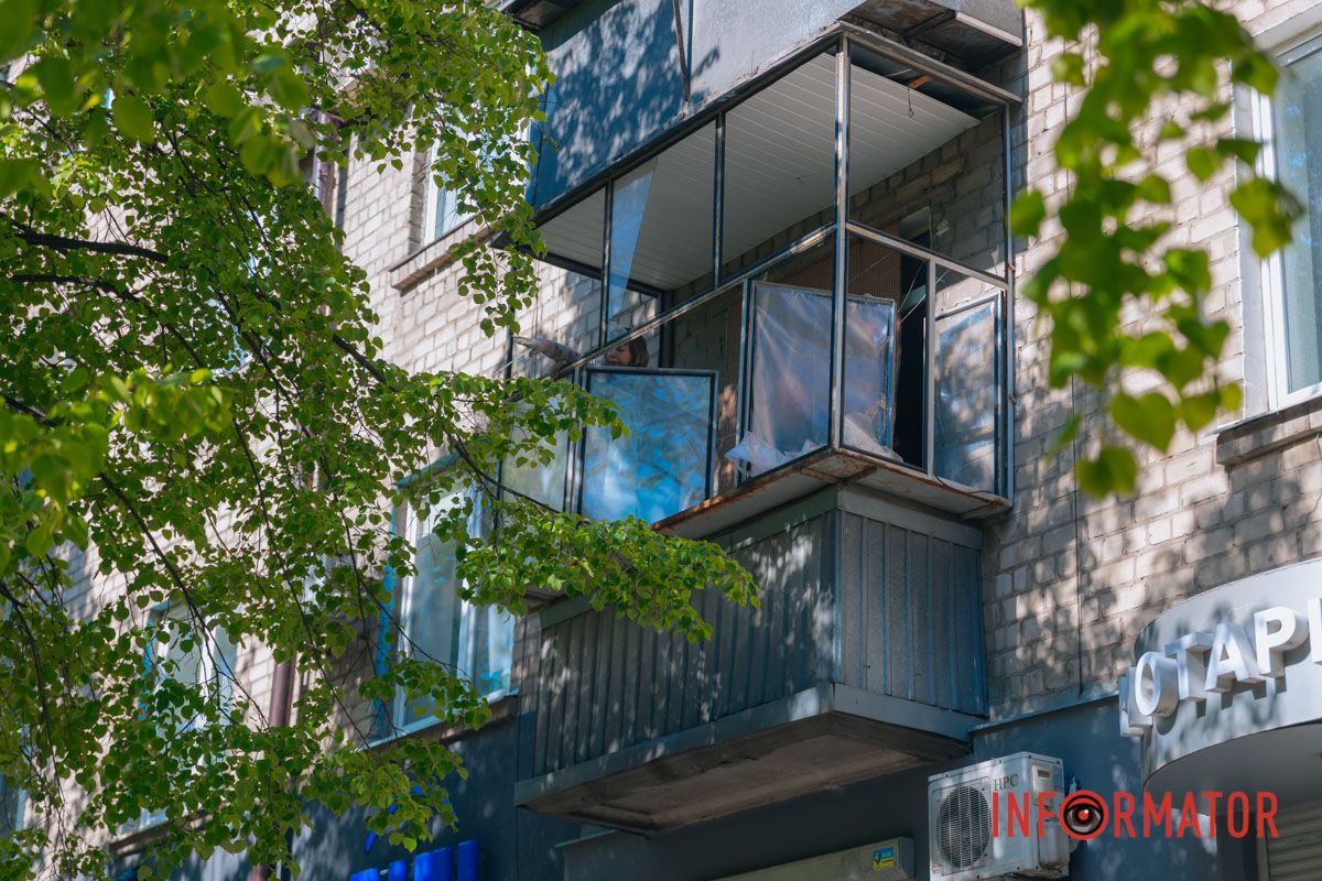 Понівечені магазини та вибиті вікна: фото з місця атаки російських БпЛА у Дніпрі 7